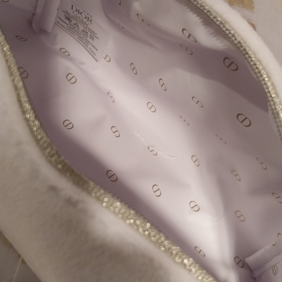 Dior limited edition Velvet cosmetic/ cross body Bag with free Dior lipstick - Picture 6 of 16